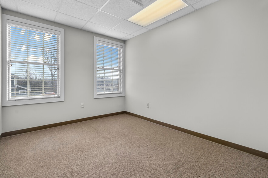 More Photos Of 811 W Main St, Carmel Storefront Retail Office For Lease