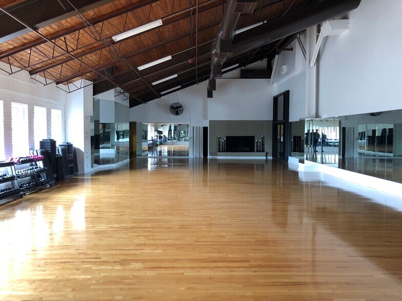 More Photos Of 8300 Wolf Rd, Willow Springs Health Club For Sale