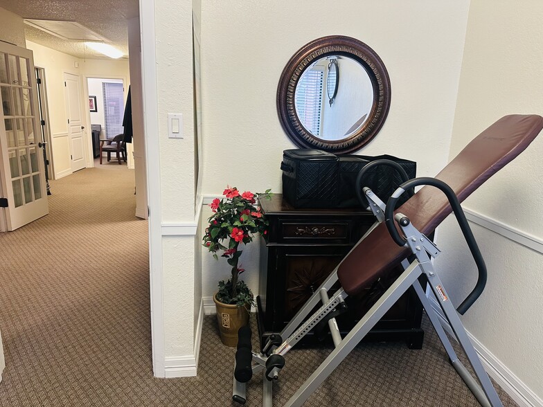 More Photos Of 376 W Main St, Lewisville Medical For Sale