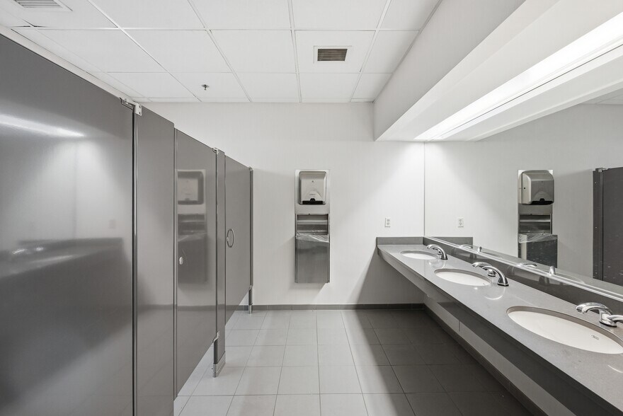 More Photos Of 8790 Governors Hill Dr, Cincinnati Office For Lease