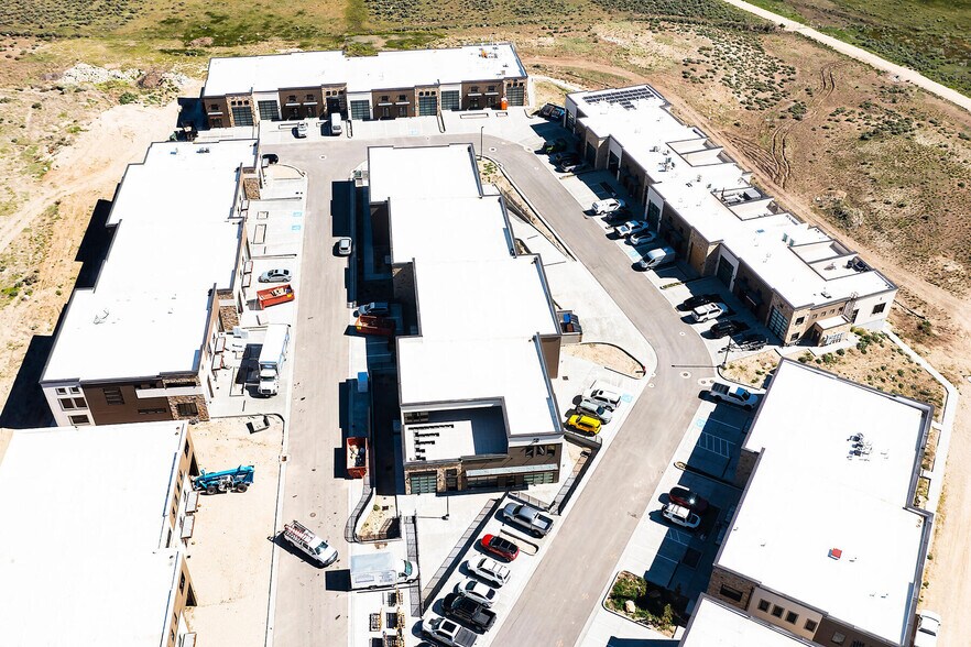 More Photos Of 4554 Forestdale Dr, Park City Light Manufacturing For Sale