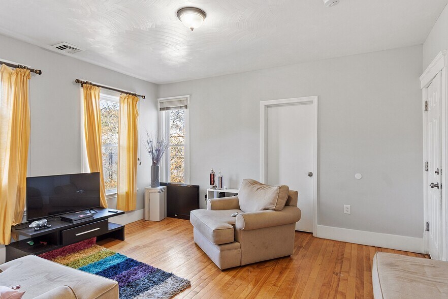 More Photos Of 36-38 Houghton St, Worcester Apartments For Sale