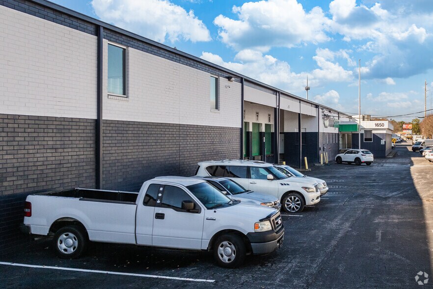 More Photos Of 1650 Marietta Blvd NW, Atlanta Warehouse For Lease