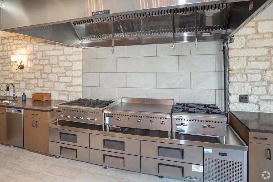More Photos Of 6201 Johnson Dr, Mission Apartments For Lease
