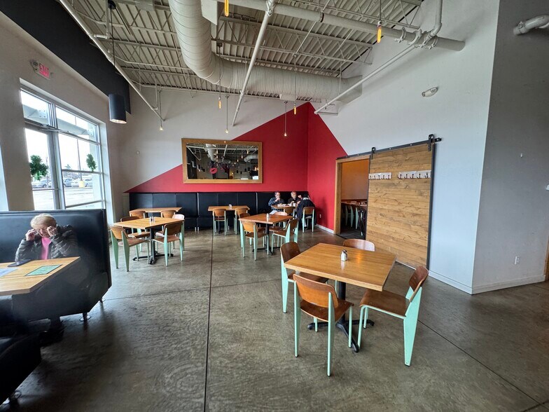 More Photos Of 7729 W Ridgewood Dr, Parma Restaurant For Lease