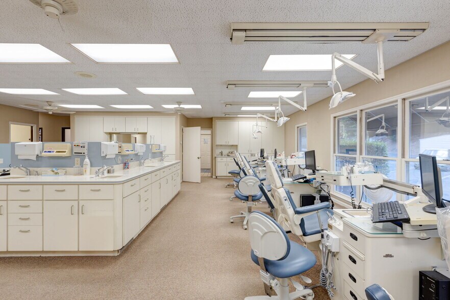 More Photos Of 3822 Rosemont Dr, Columbus Medical For Sale