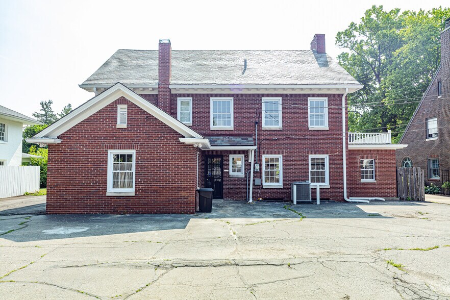 More Photos Of 3656 N Washington Blvd, Indianapolis Office Residential For Sale