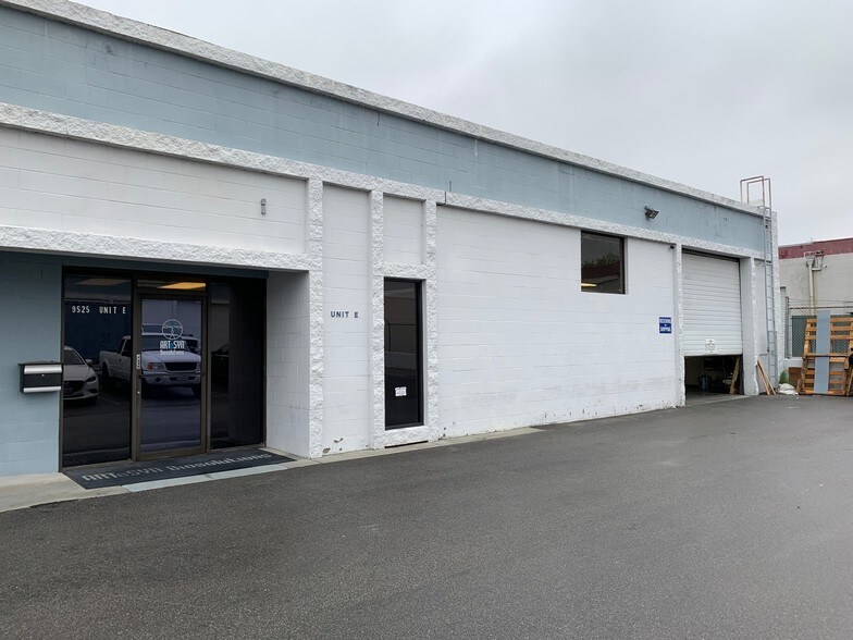 Primary Photo Of 9525 Owensmouth Ave, Chatsworth Research And Development For Lease