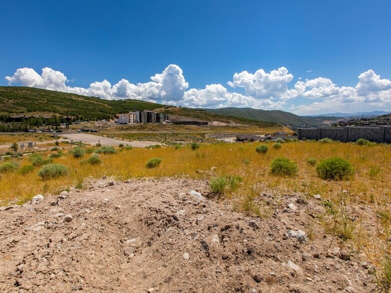 More Photos Of 1141 W Lori Ln, Park City Restaurant For Lease