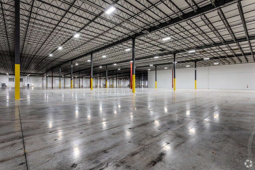 More Photos Of 3400 Southpark Pl, Grove City Warehouse For Lease