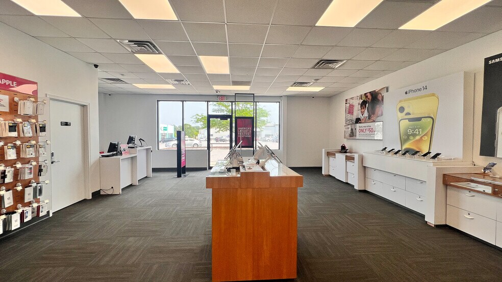 More Photos Of 4455-4457 N 72nd St, Omaha Storefront For Sale