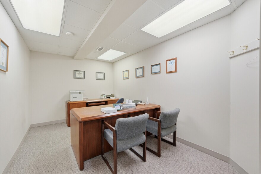 More Photos Of 8265 S Archer Ave, Willow Springs Medical For Lease