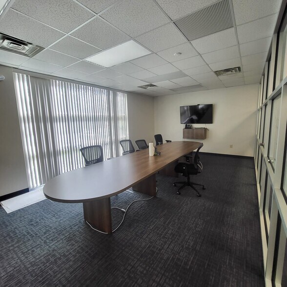 More Photos Of 3500 Gateway Centre Blvd, Morrisville Light Distribution For Lease