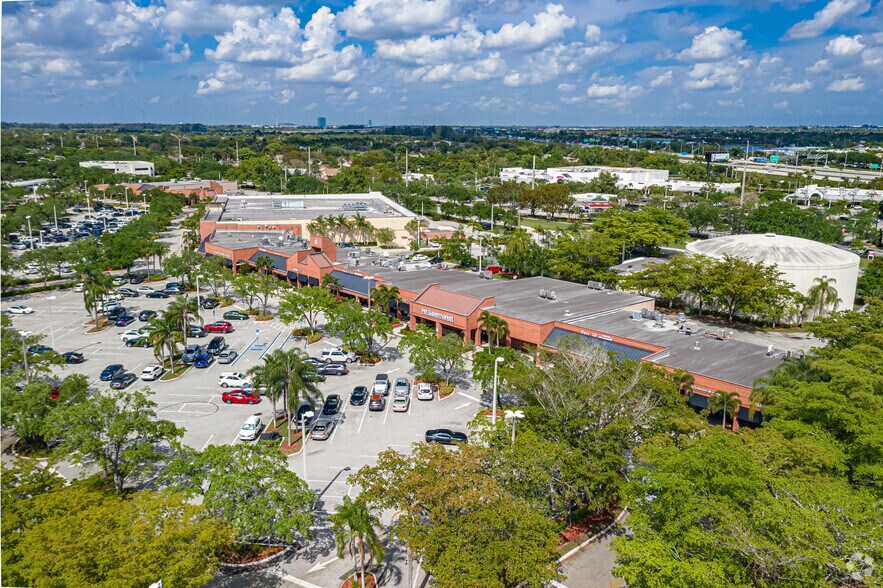 More Photos Of 1110-1392 Weston Rd, Weston Unknown For Lease