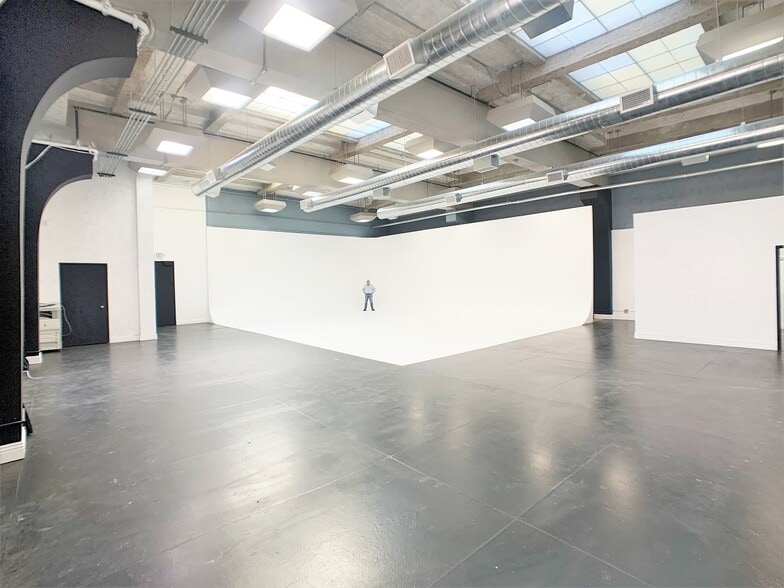 More Photos Of 643 S Olive St, Los Angeles Loft Creative Space For Lease