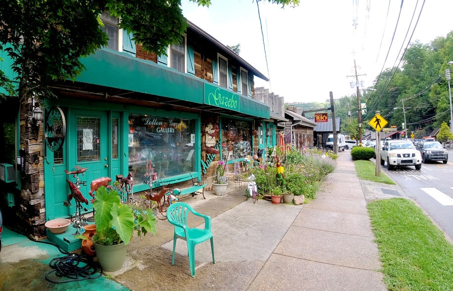More Photos Of 377 Parkway, Gatlinburg Freestanding For Lease