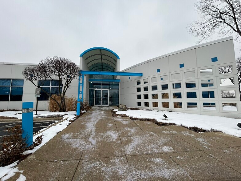 More Photos Of 265 Spring Lake Dr, Itasca Showroom For Lease