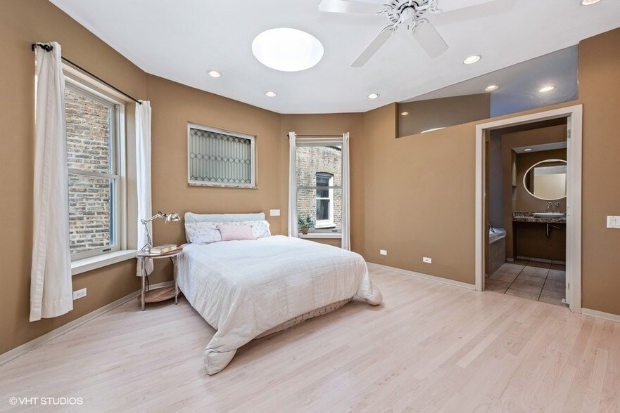 More Photos Of 1228 W Glenlake Ave, Chicago Apartments For Sale