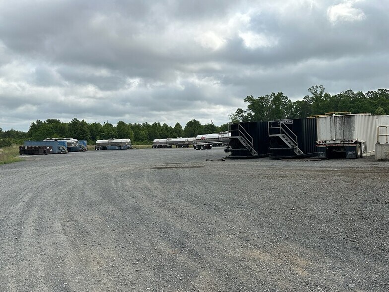 More Photos Of 1051 Aqua Dr, Haughton Distribution For Sale