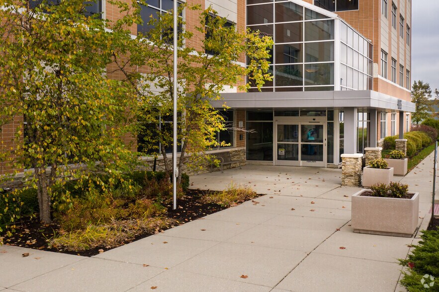 More Photos Of 4885 Hoffman Blvd, Hoffman Estates Medical For Sale