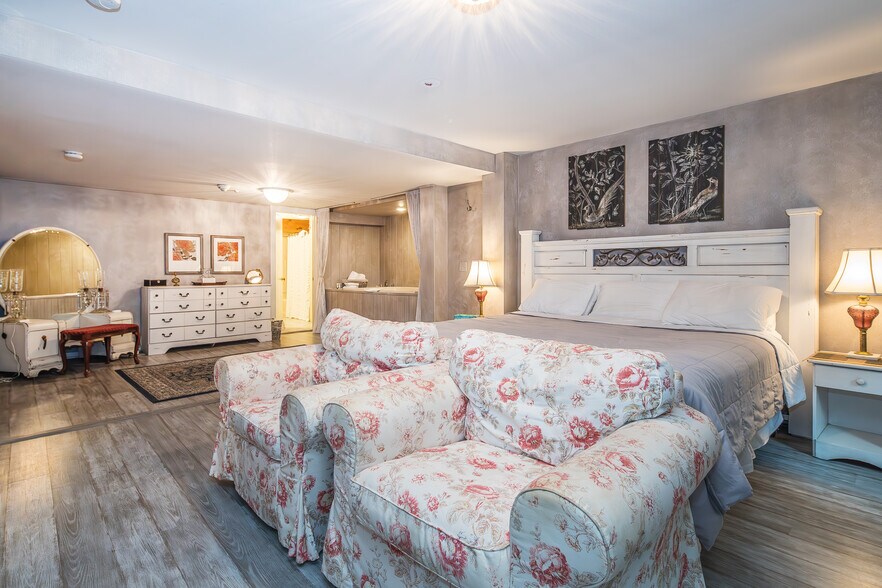 More Photos Of 78 Cream Hill Rd, Mendon Hospitality For Sale