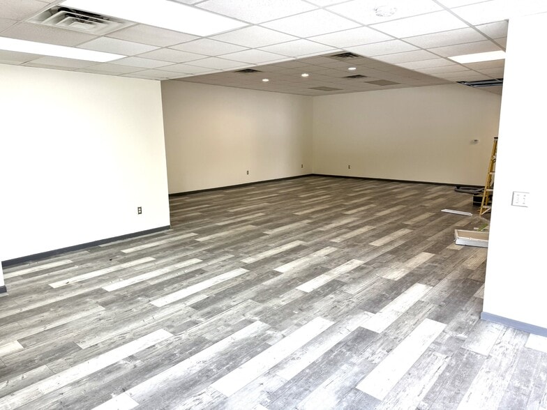 More Photos Of 403 Venture Ct, Verona Industrial For Lease
