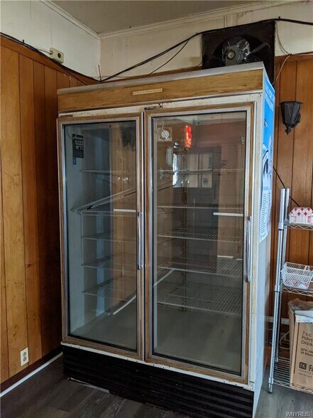 More Photos Of 6908 Buffalo Ave, Niagara Falls Hotel For Lease