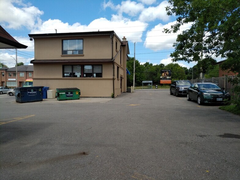 More Photos Of 421 Dundas St E, Whitby Freestanding For Lease