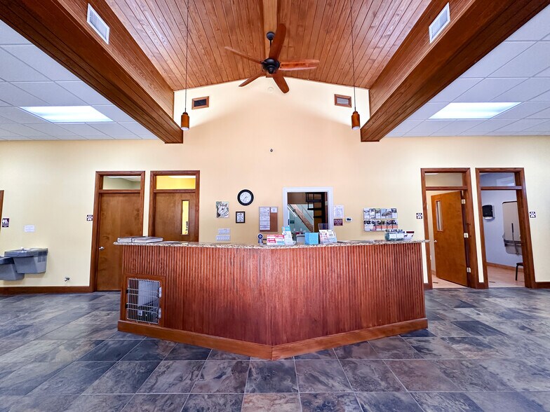 More Photos Of 6580 69th St, Vero Beach Veterinarian Kennel For Sale