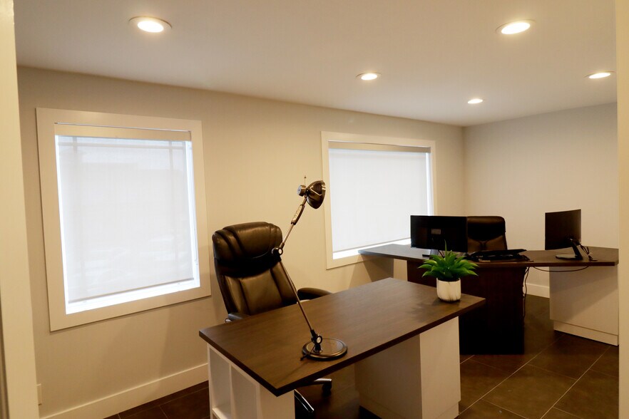 More Photos Of 817-823 SE 9th St, Deerfield Beach Storefront Retail Office For Lease