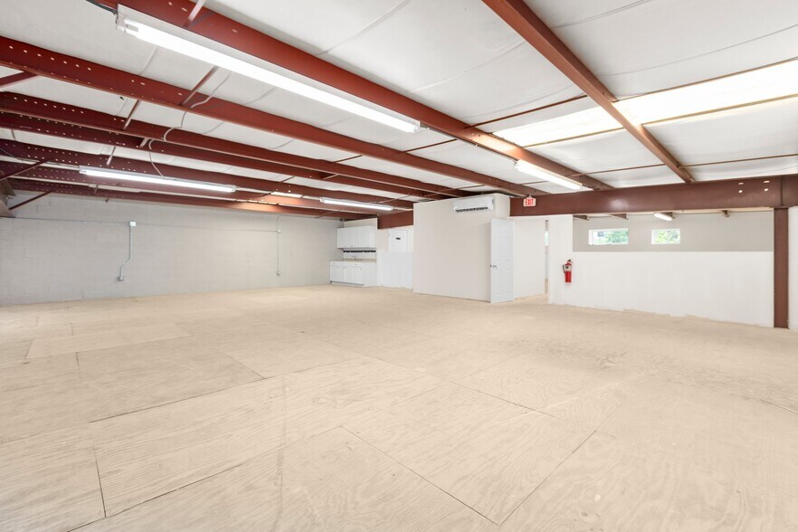 More Photos Of 4900-4910 Quality Dr, Fredericksburg Warehouse For Lease