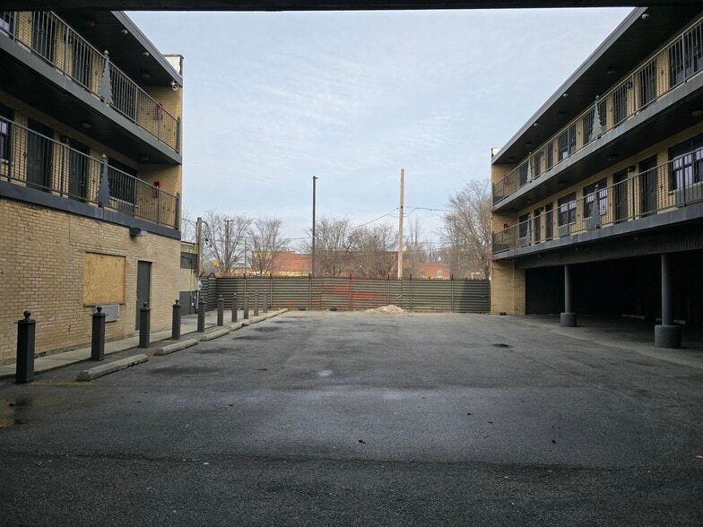 More Photos Of 7621 S Cottage Grove Ave, Chicago Hotel For Sale