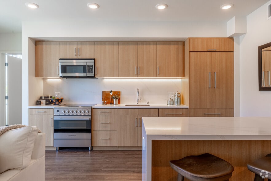 More Photos Of 7520-7566 W Sunset Blvd, Los Angeles Apartments For Lease