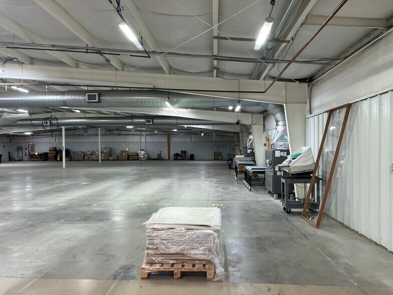 More Photos Of 374 Industrial Park Dr, Boone Showroom For Lease