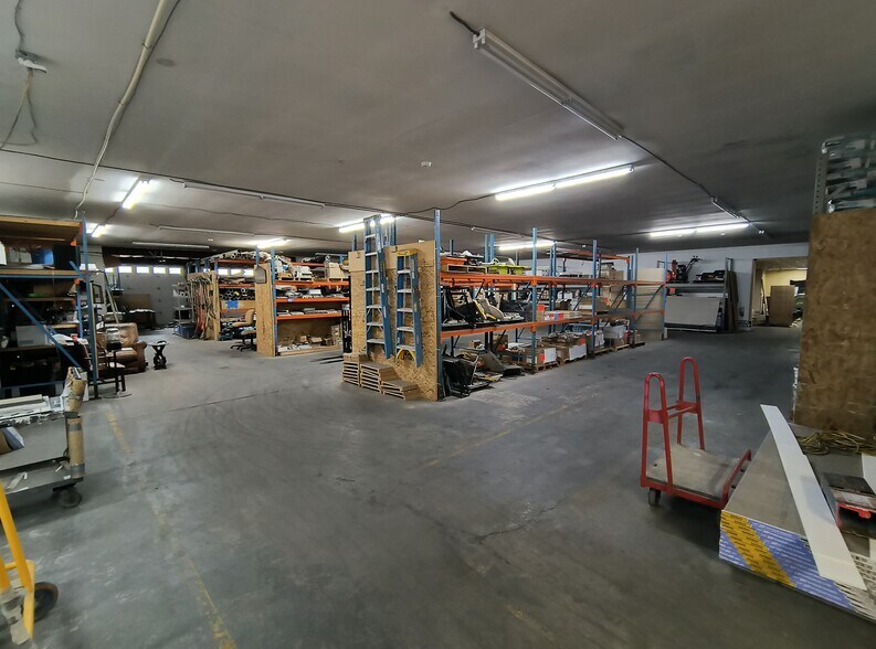 More Photos Of 1386 Lovejoy St, Sloan Warehouse For Lease