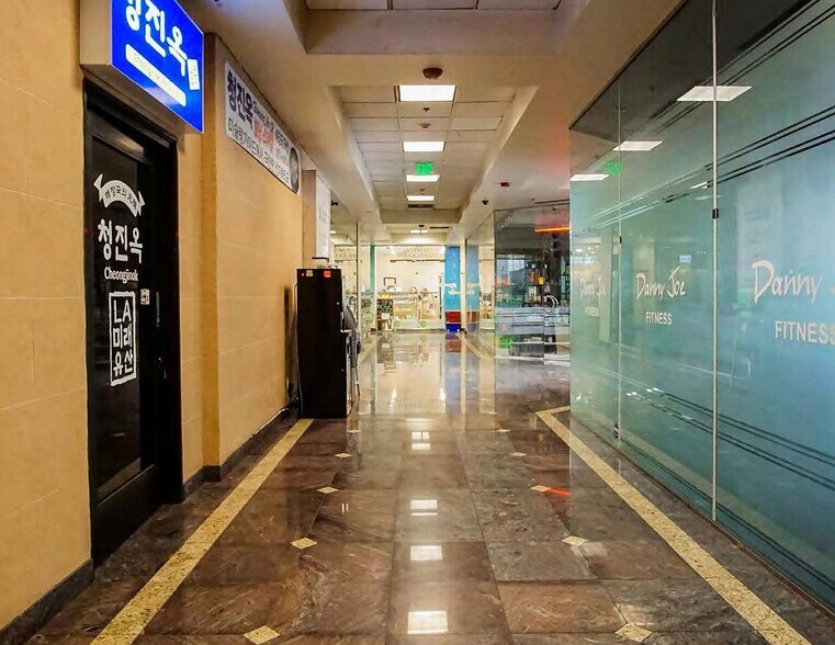 More Photos Of 2999 W 6th St, Los Angeles Health Club For Lease