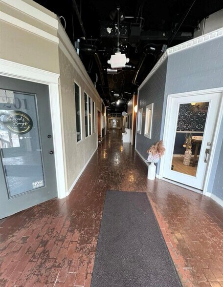 More Photos Of 300 W Jennings St, Newburgh Freestanding For Lease