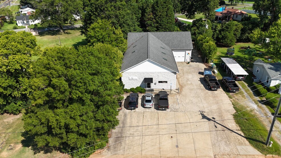 More Photos Of 138 Massey St, Fort Mill Light Manufacturing For Lease