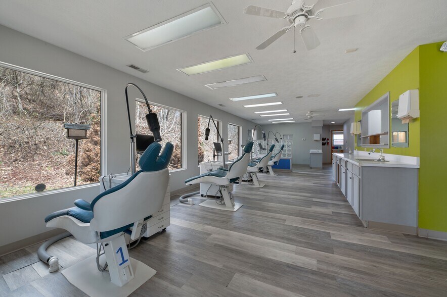 More Photos Of 3518 Teays Valley Rd, Hurricane Medical For Lease