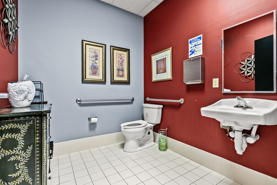 More Photos Of 10A JENNINGS Rd, Medford Medical For Sale