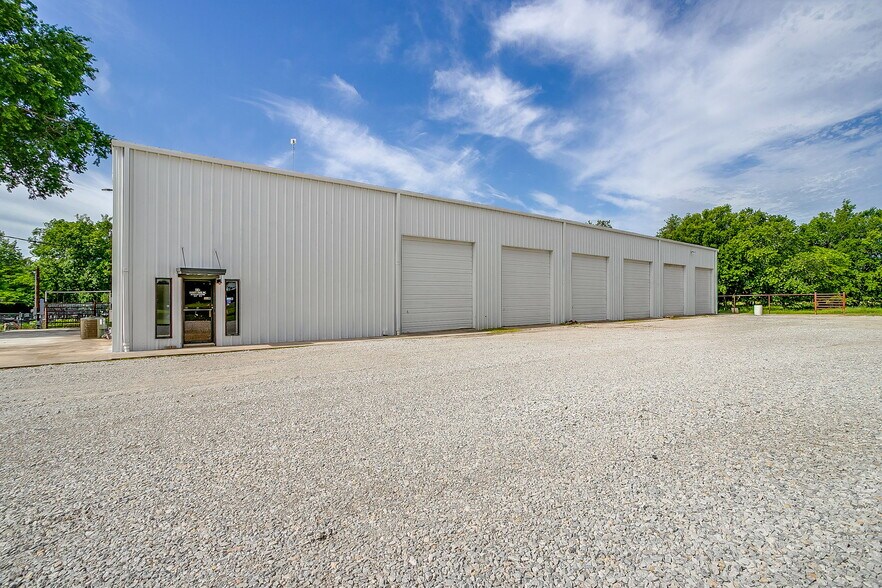 More Photos Of 1600 FM 3433, Newark Warehouse For Sale