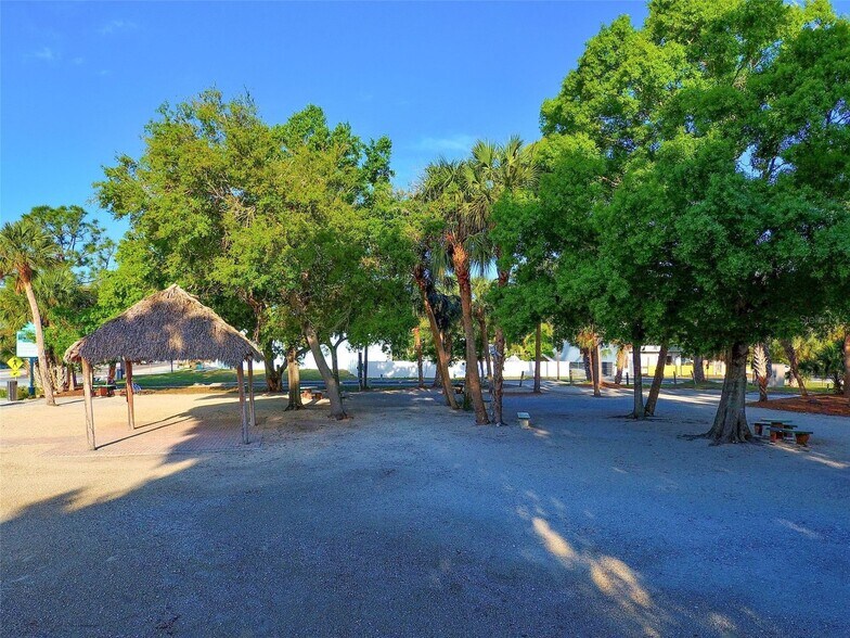 More Photos Of 348 W Dearborn St, Englewood Land For Sale