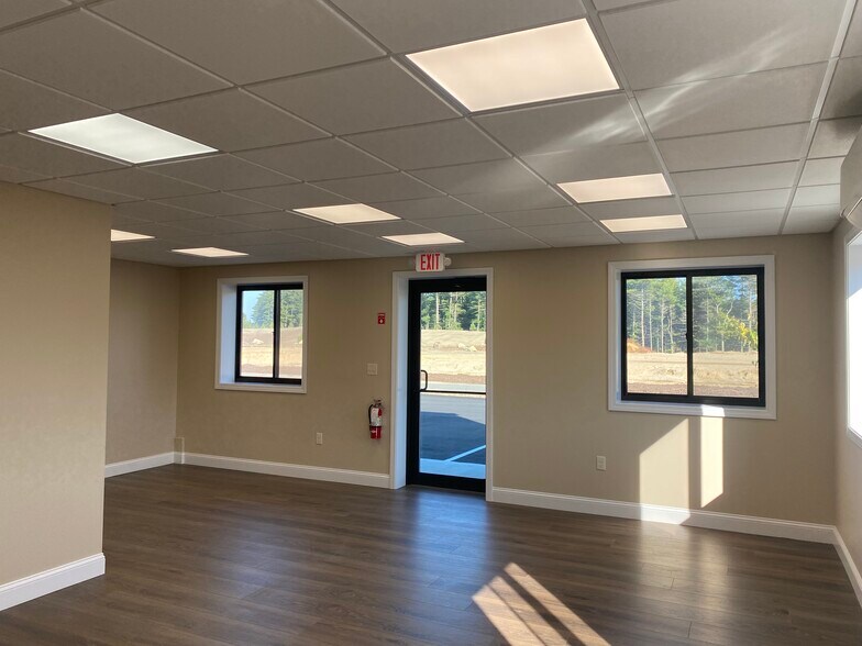 More Photos Of 6 Ricketts Pond Drive, Carver Light Distribution For Lease