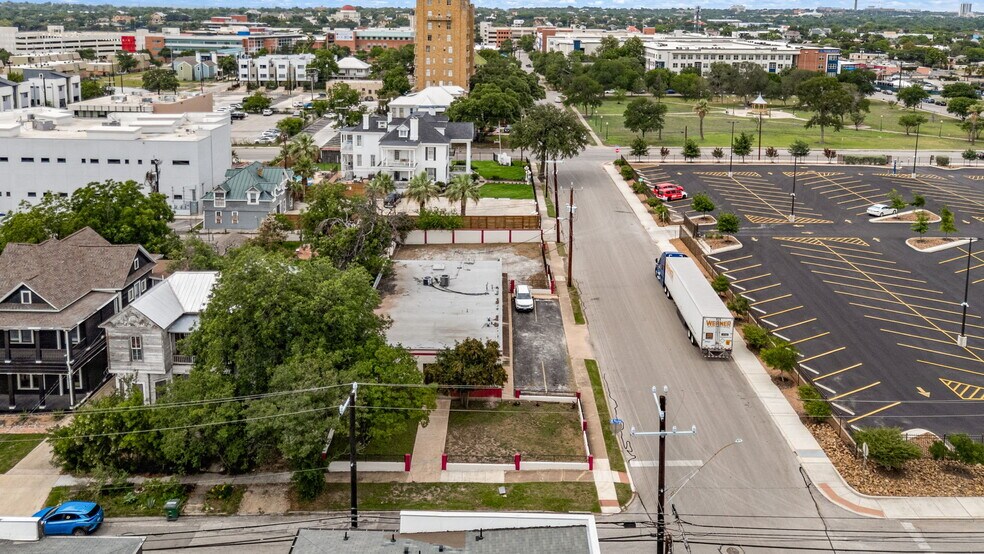 More Photos Of 201 W Poplar St, San Antonio Medical For Sale
