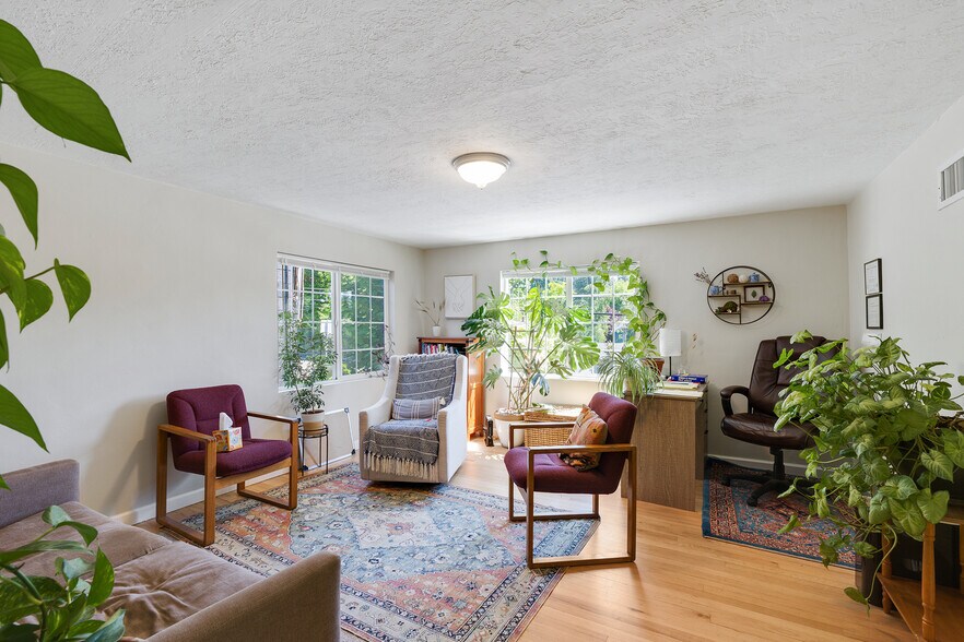 More Photos Of 7409 SW Capitol Hwy, Portland Freestanding For Sale