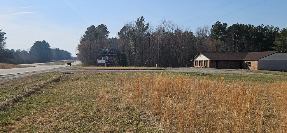 More Photos Of 302 W Colonial Trail Hwy, Blackstone Freestanding For Lease