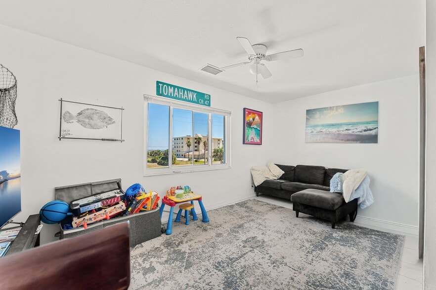 More Photos Of 1592 Jimmy Buffet Mem Hwy, Satellite Beach Office Residential For Sale