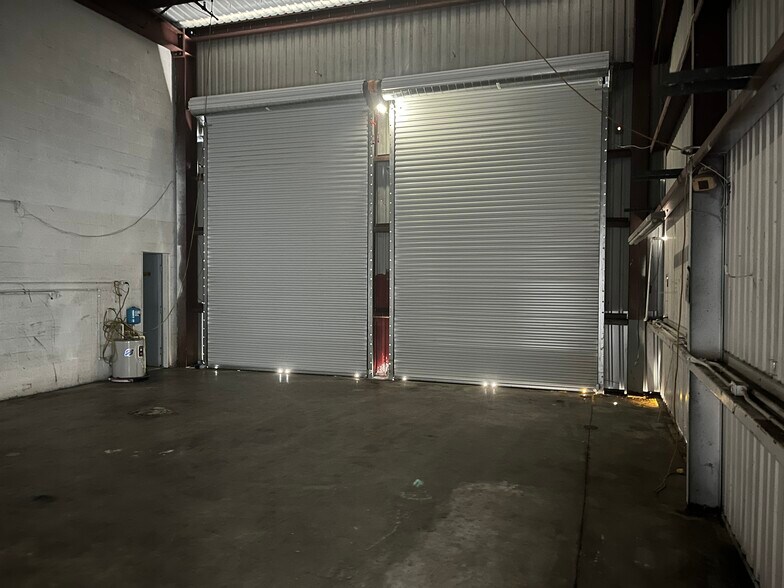 More Photos Of 2585 4th St, Fort Myers Warehouse For Sale