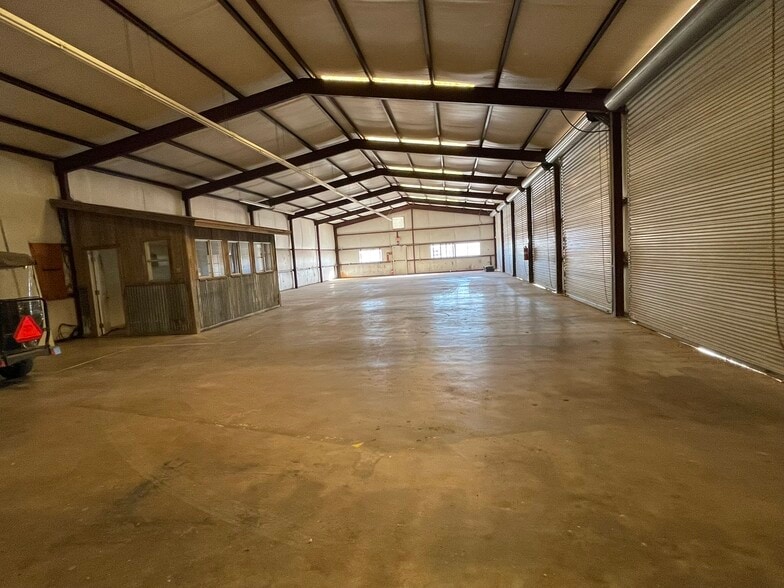 More Photos Of 14640 S FM 2790 W, Lytle Warehouse For Lease