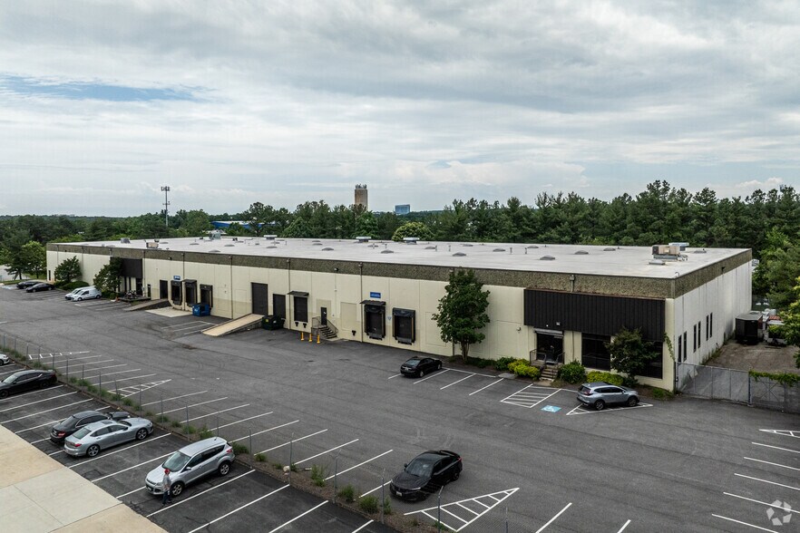 More Photos Of 7222 Parkway Dr, Hanover Service For Lease